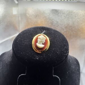 Vintage Cameo Pin